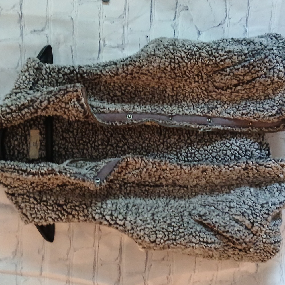 Thread supply wool vest